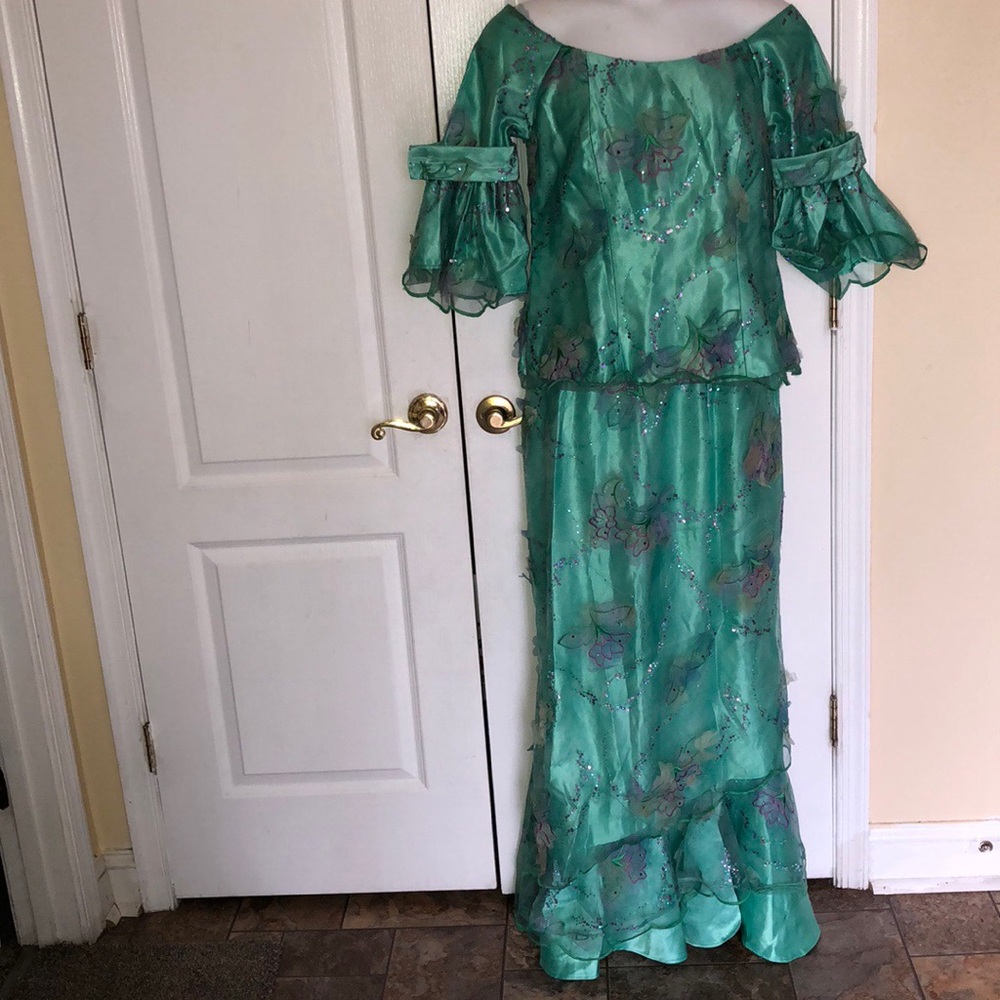 Montel’s Bespoke African 2pcs top & skirt set